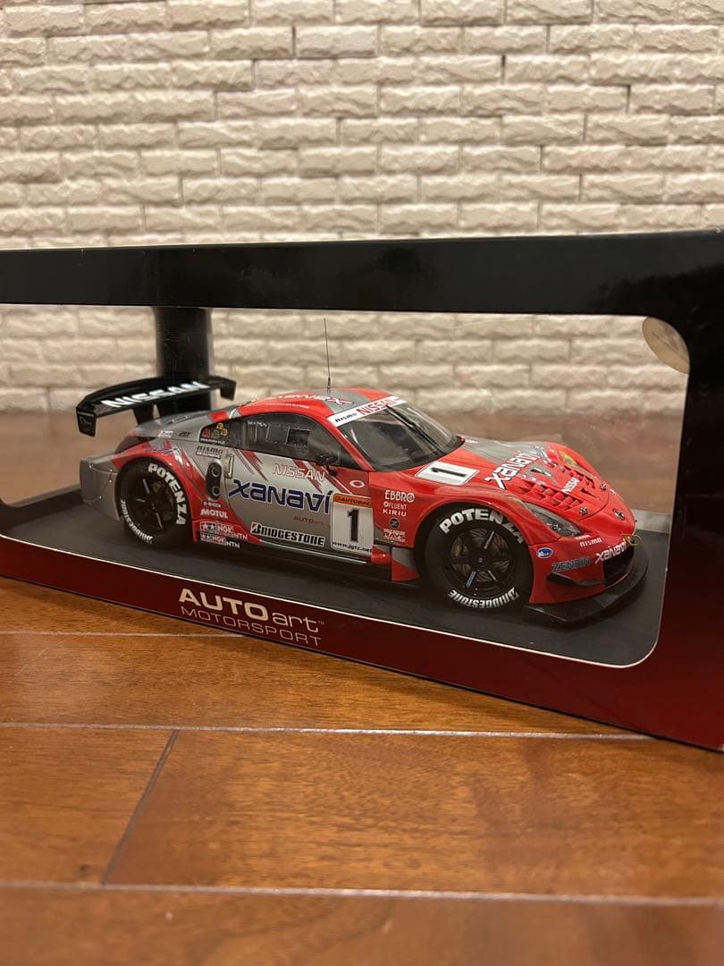 m*7様 AUTOart Nissan 350Z 1:18 スケール