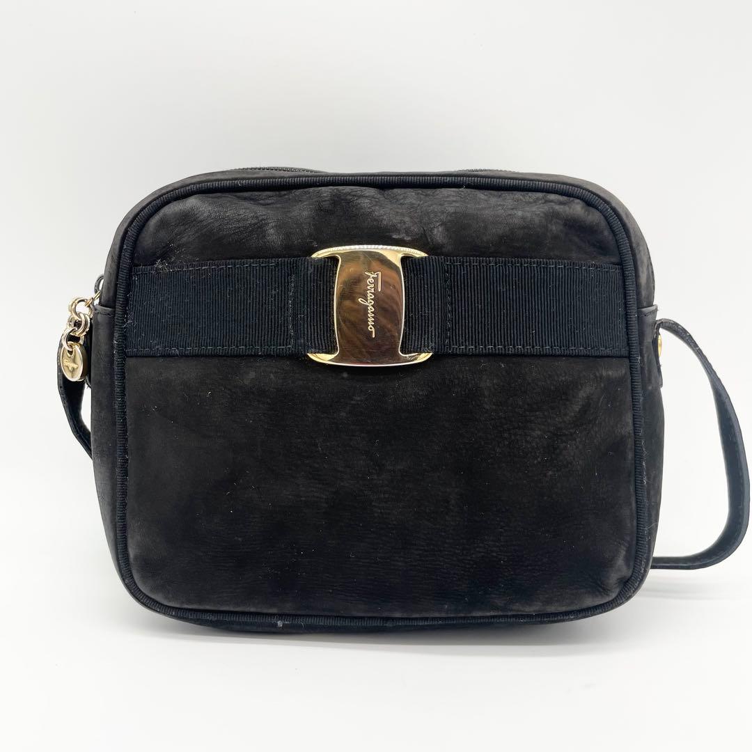 美品　サルバトーレフェラガモ　ヴァラリボン　ショルダーバッグ　ベロア　ブラック