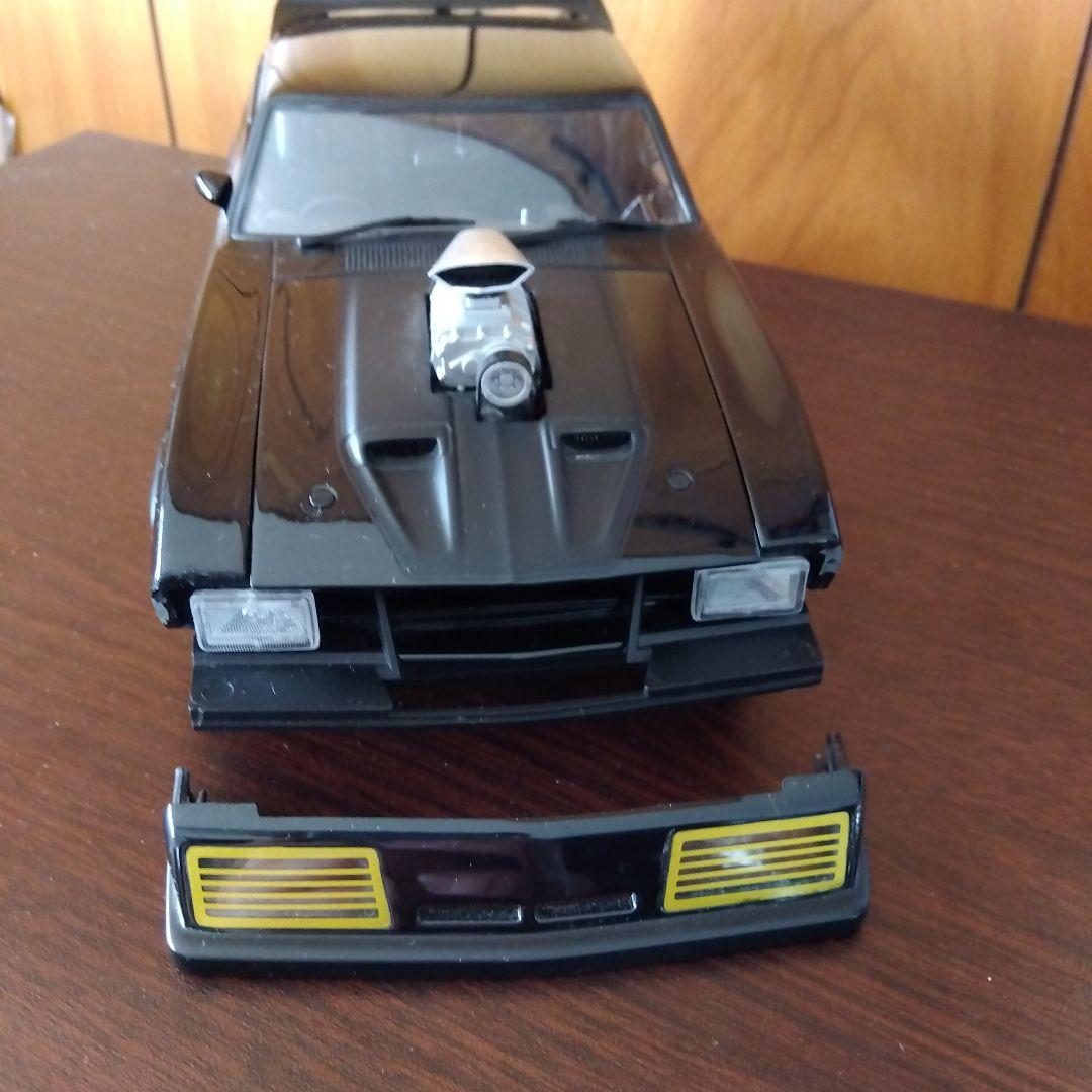 v*r様 訳アリ　オートアート 1/18マッドマックス2インターセプター