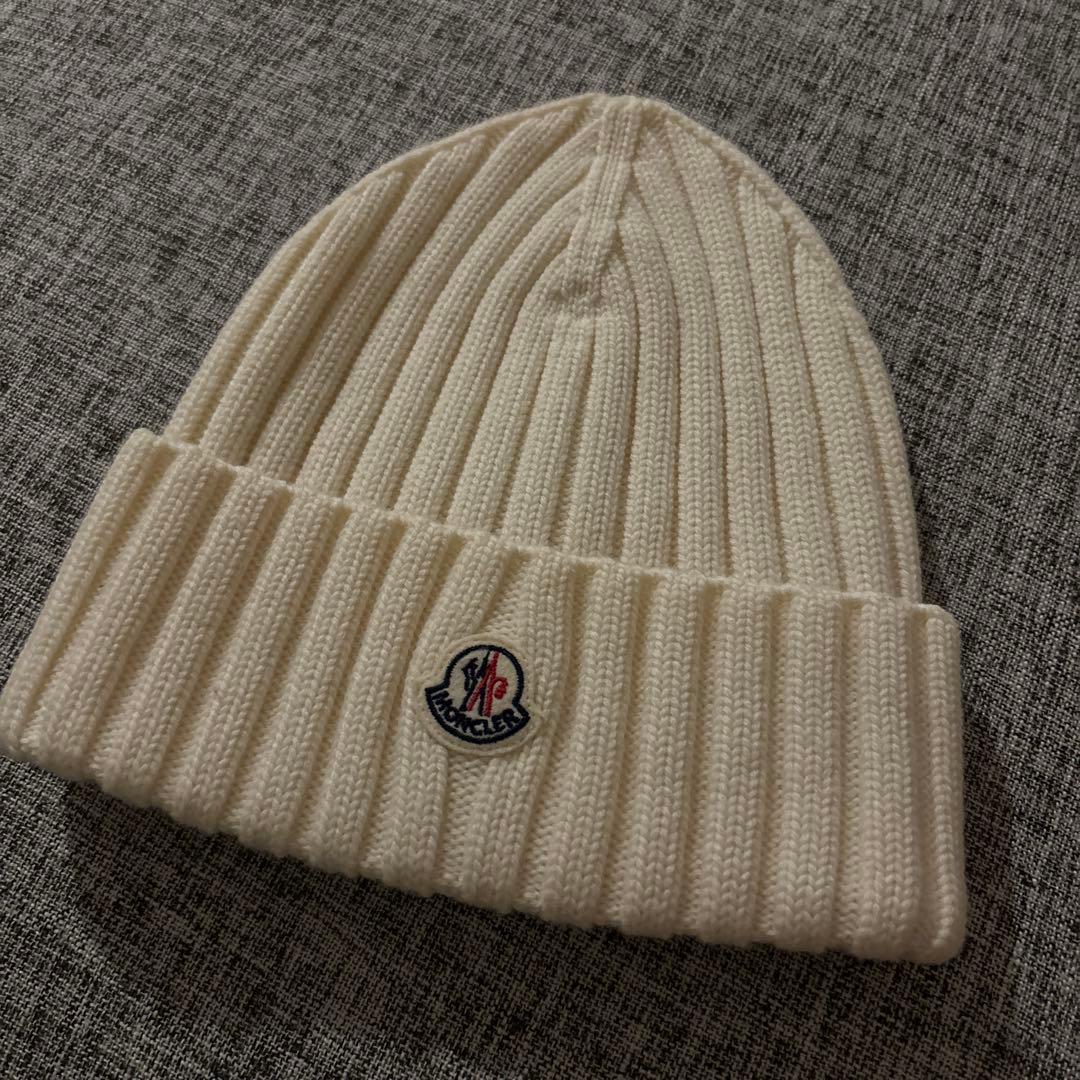 モンクレール 白ニット帽