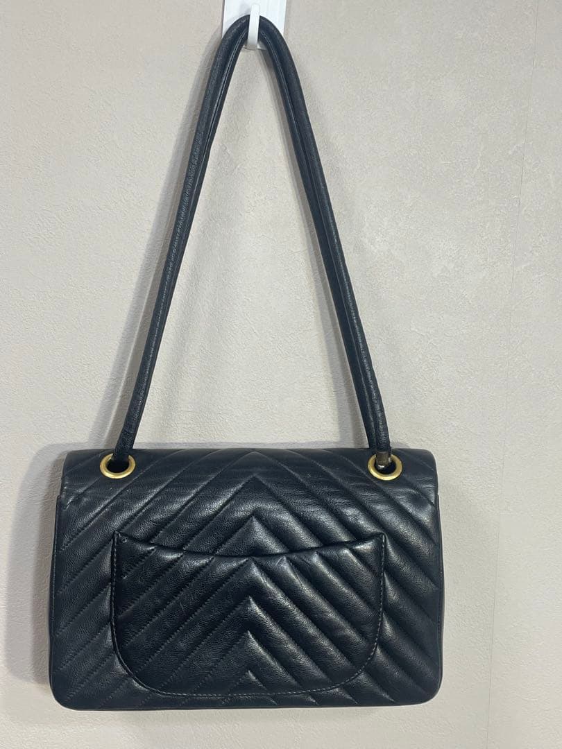 CHANELノベルティ シェブロン Vステッチ Wフラップ ショルダー