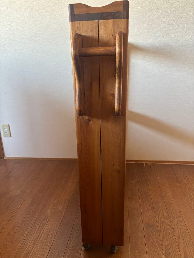 出品は4/13まで! (送料込)カントリー家具(木製スリムワゴン )