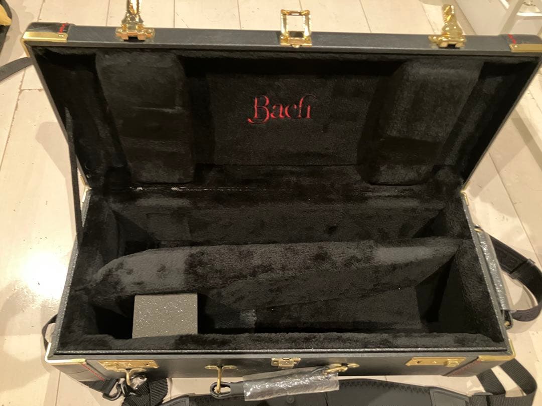 Bach トランペットケース 黒　トランペットオイル