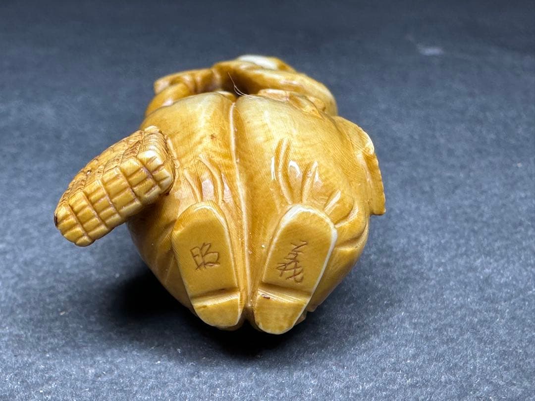 極上　根付　天然素材　アンティーク　和彫　置物　骨董　飾り物　古美術品