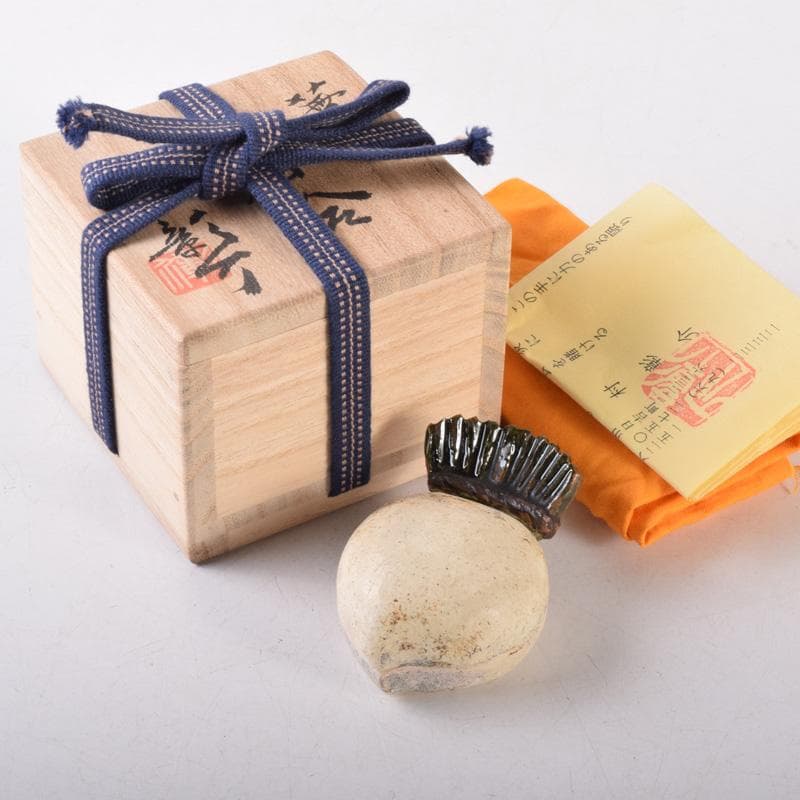 茶道具　白倉窯　伊村彰介作　蕪形　香合　共布共箱　V　8128