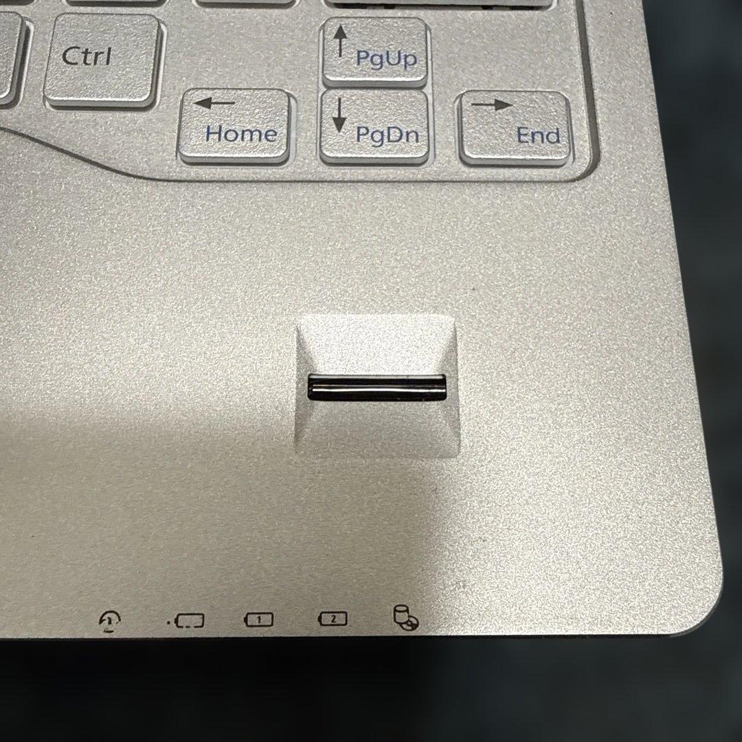 Fujitsu LifeBook SH90/C3 ノートパソコン