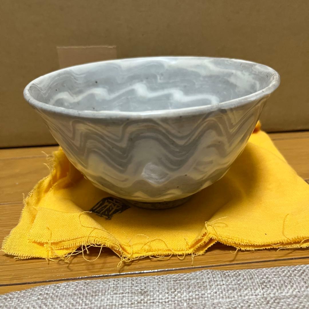 人間国宝　松井康成　月崇寺焼　練上彫粉引　青海波茶碗　茶道具　共箱付き