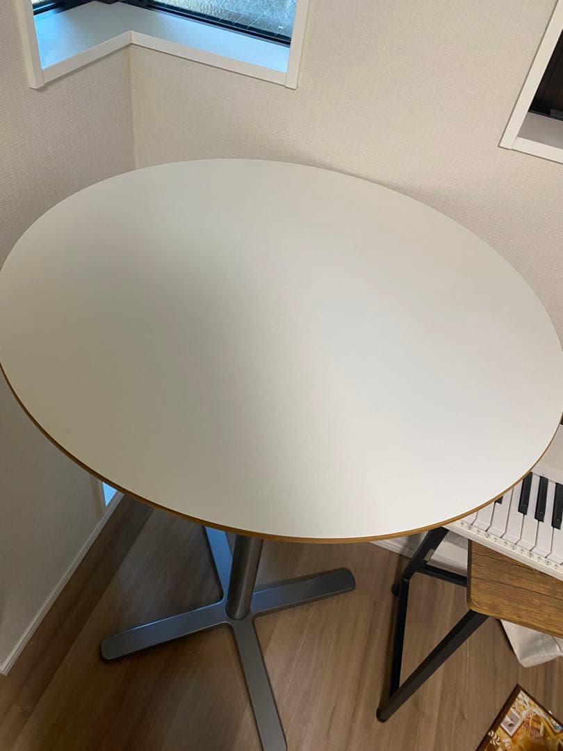 IKEA BILLSTA 丸テーブル