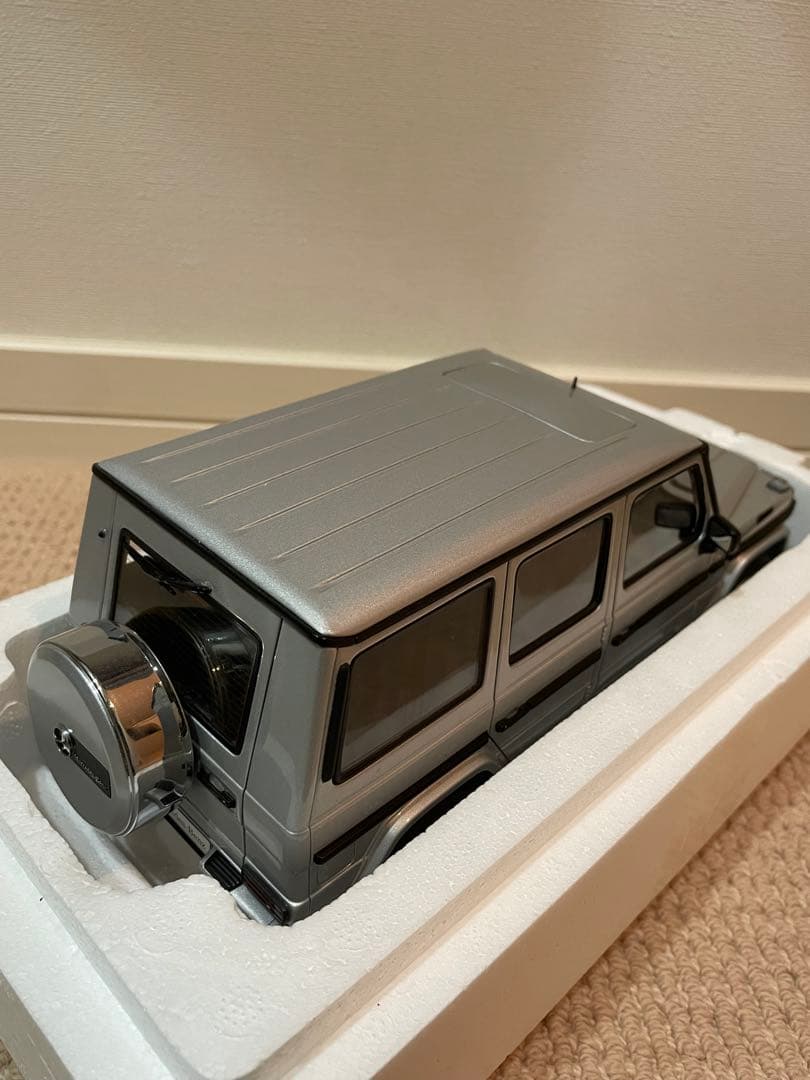ミニカー AUTOart Mercedes Benz G-Wagon 1:18