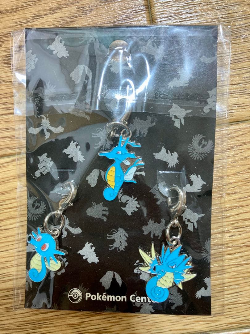 キングドラ　シードラ　タッツー　キーホルダー　ポケモン　メタル　チャーム　小物