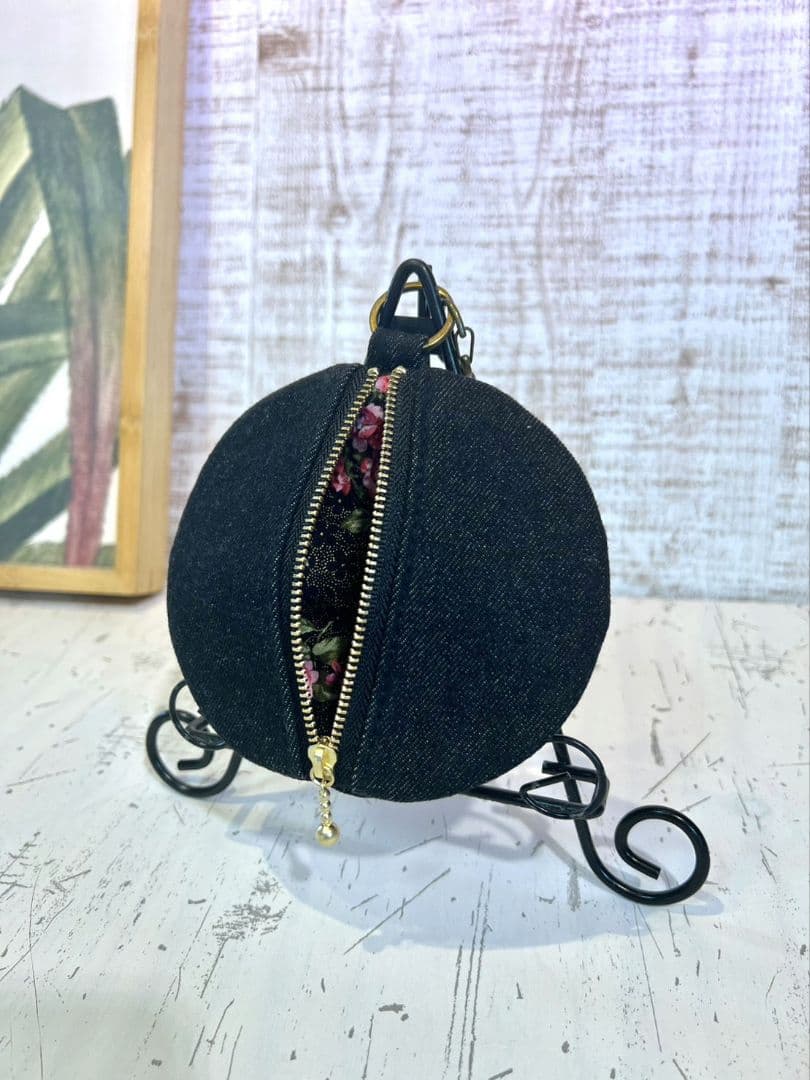 ロラライハリス♡刺繍のポーチ♡総刺繍ケース♡お纏め出品