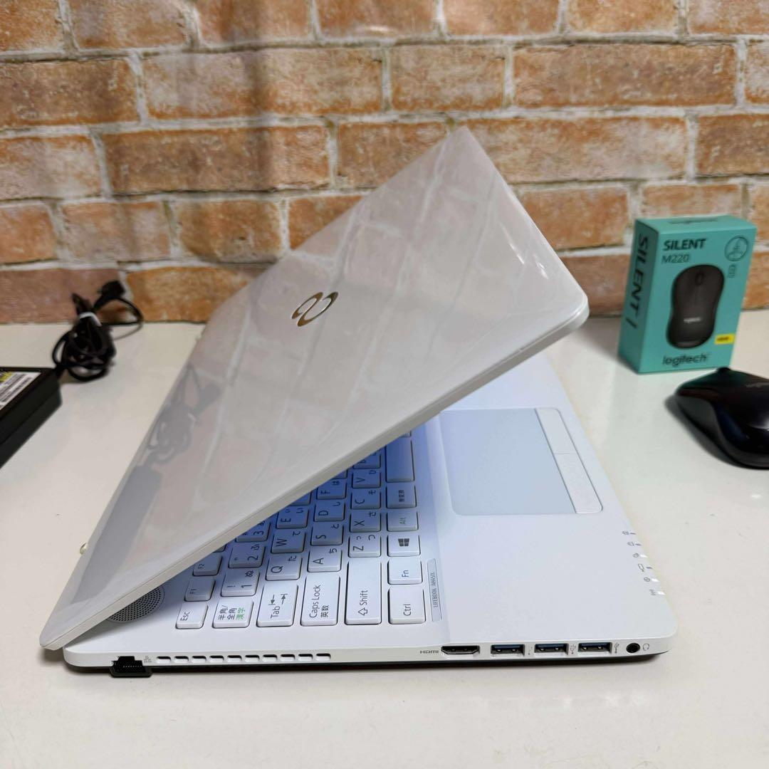 美品　富士通ノート PC 高速起動SSD256GBメモリ8G Windows11