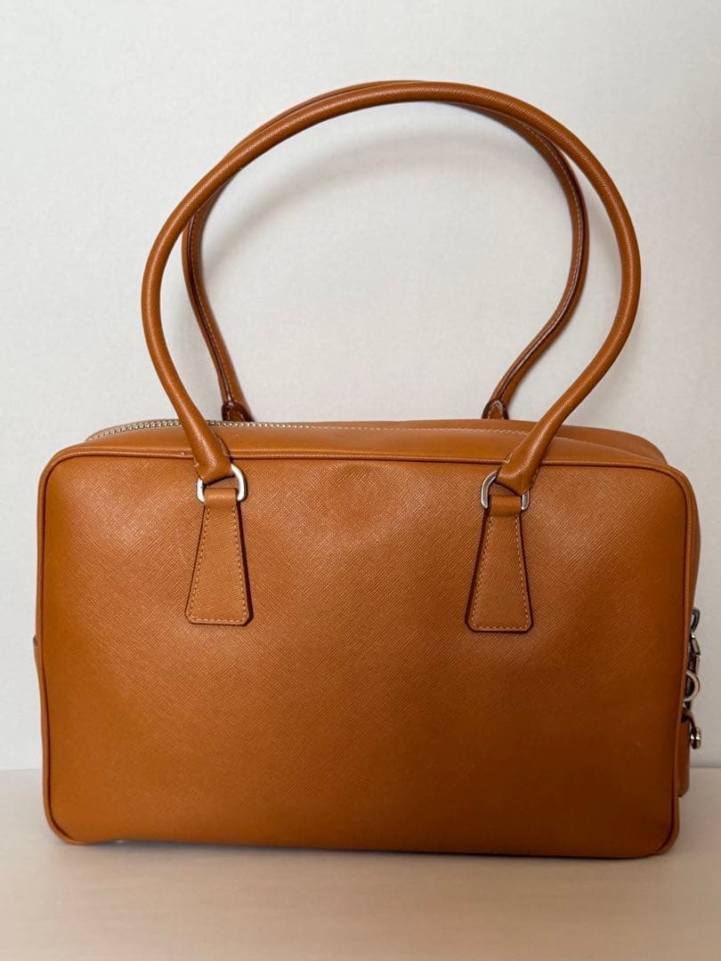 新品未使用　プラダ　ハンドバッグ キャメル　ベージュ　サフィアノ　型押　シンプル