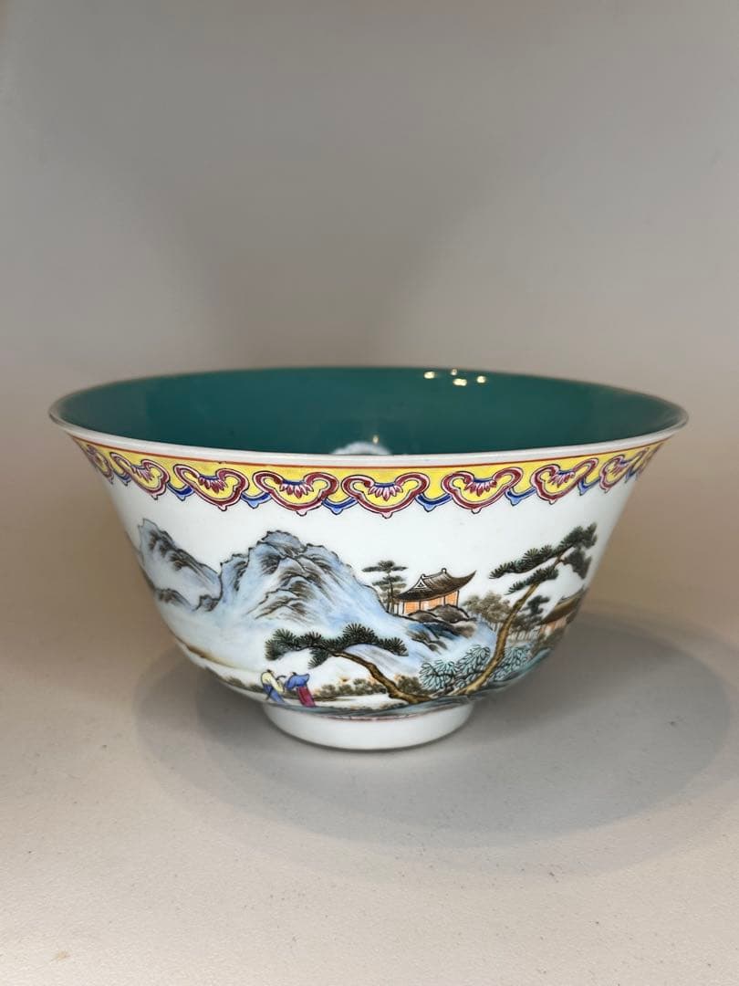 乾隆年製 底款 内側緑地 外側彩絵 人物風景文 碗 鉢古董品 衝線あり