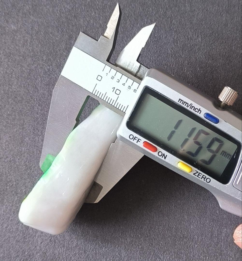 【陽緑】ミャンマー産本翡翠のルース①