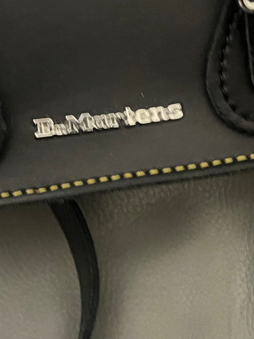 Dr. Martens ブラックショルダーバッグ