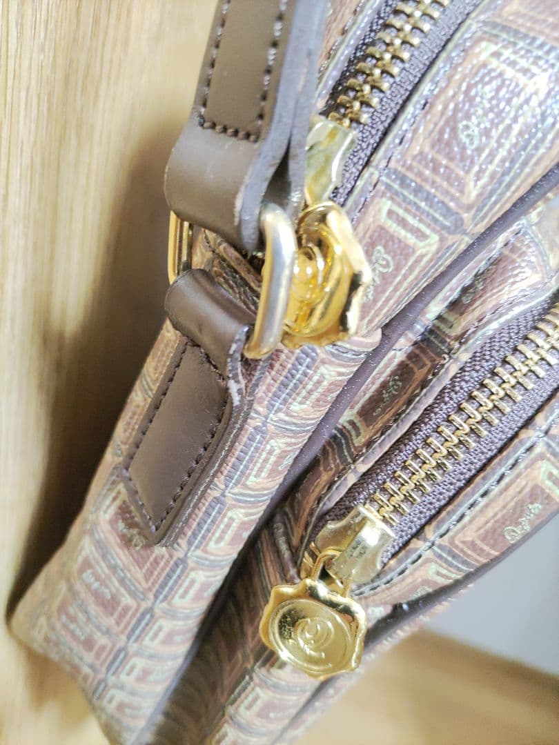 ヒ*リ様 Q-pot.　チョコレートクロスボディーバッグ　ショルダーバッグ