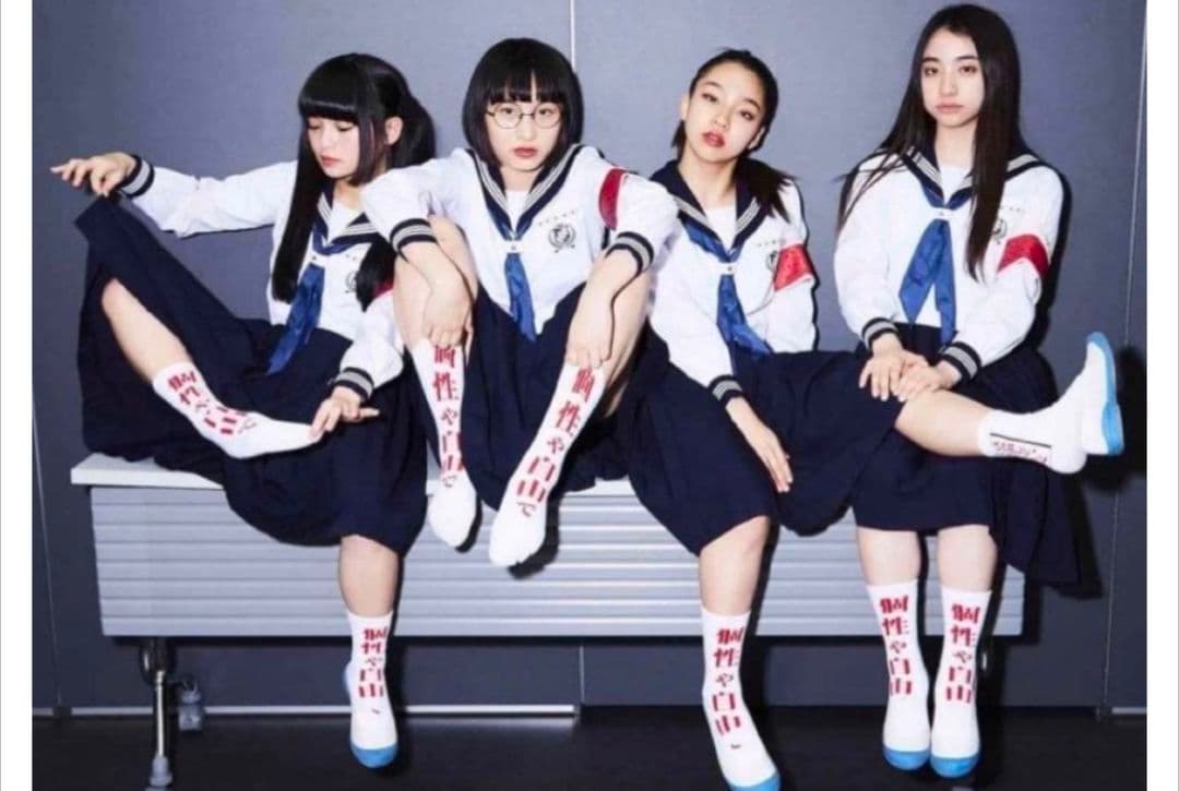 新しい学校のリーダーズ　公式ソックス2018　個性や自由でどうする？超レア