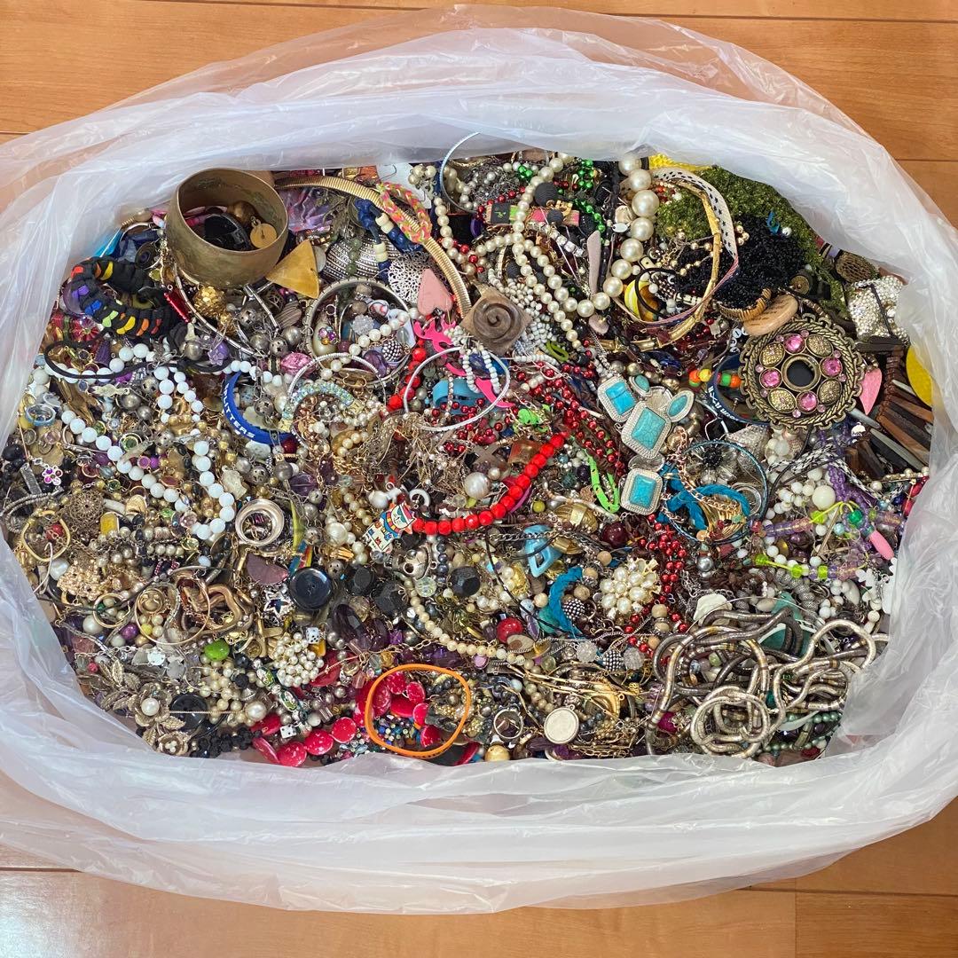 大量　まとめ売り　ジャンク　未選別　アクセサリー色々⑪　約9.3㎏　ネックレス他