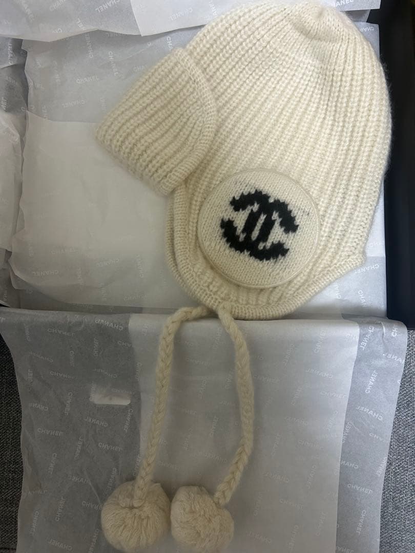正規品　CHANEL ニット帽　ビーニー　ポンポン　シャネル