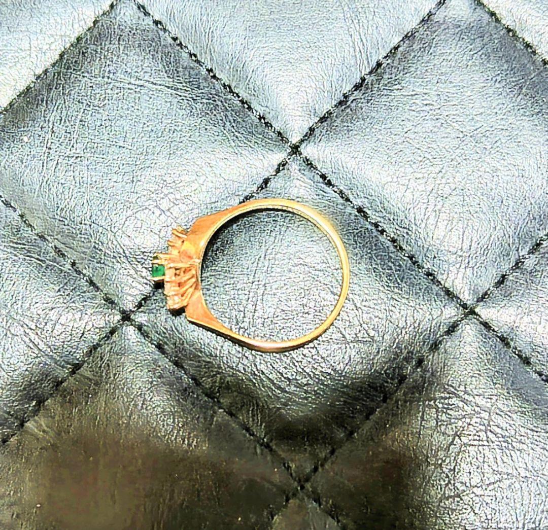 エメラルド ダイヤツイストデザイン リング