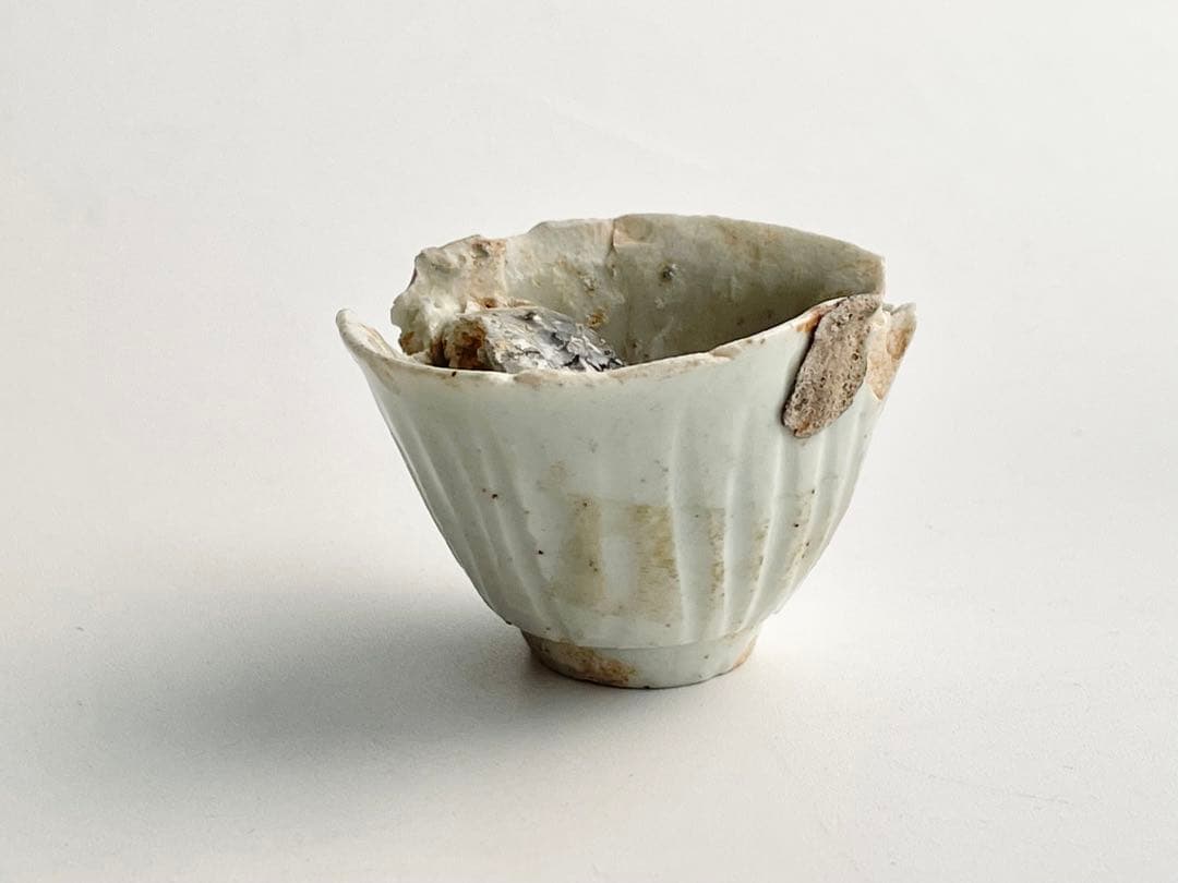 骨董　アンティーク　初期伊万里陶片　白磁鎬盃　酒器　酒杯　猪口　出土　発掘