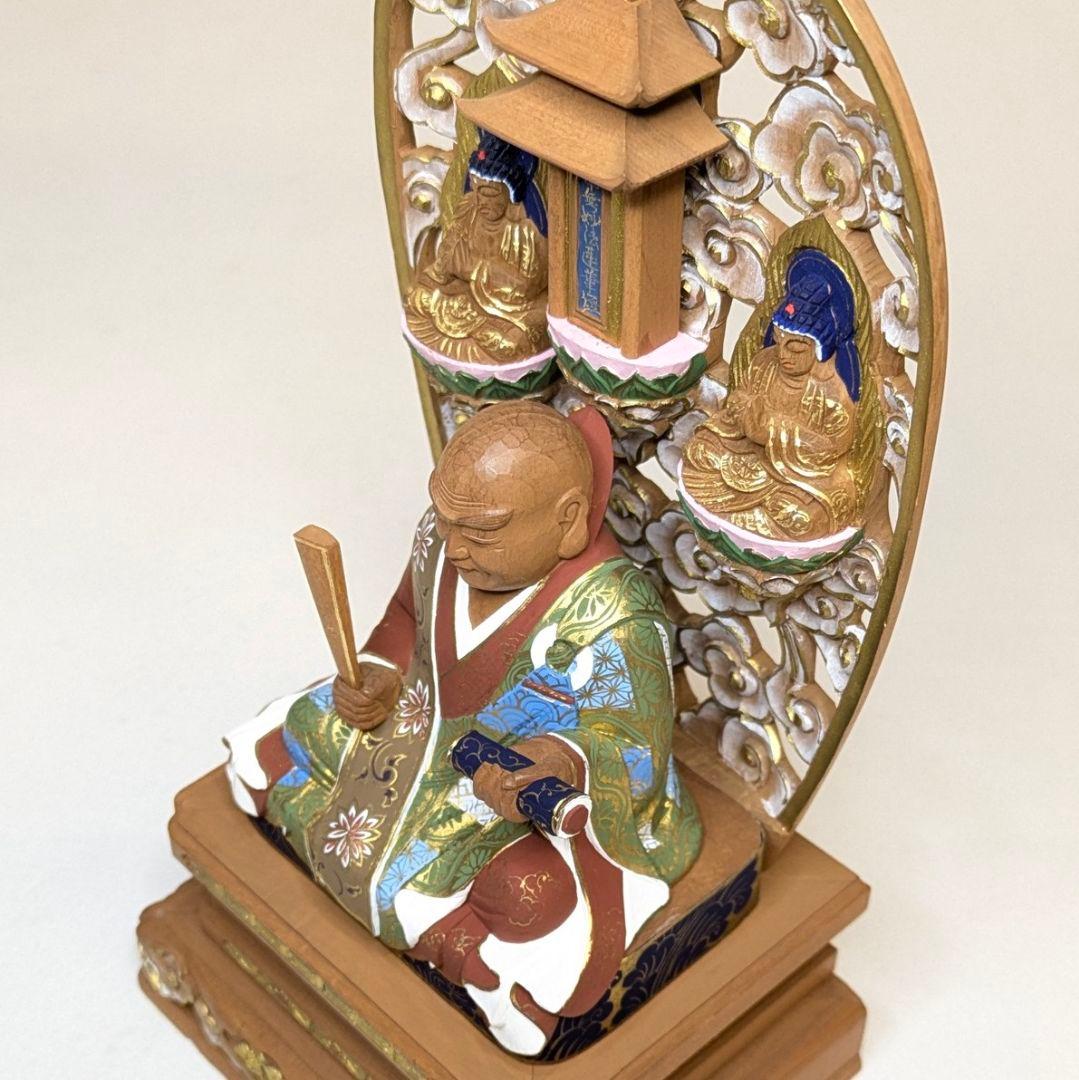 【フォロー割・新品】 三宝尊付き日蓮聖人　彩色　紅檀　総高さ約22.5㎝　日蓮