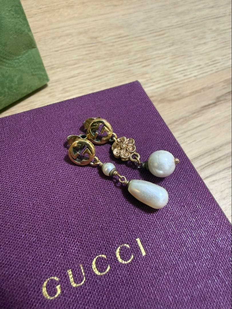 GUCCI フラワーモチーフピアス