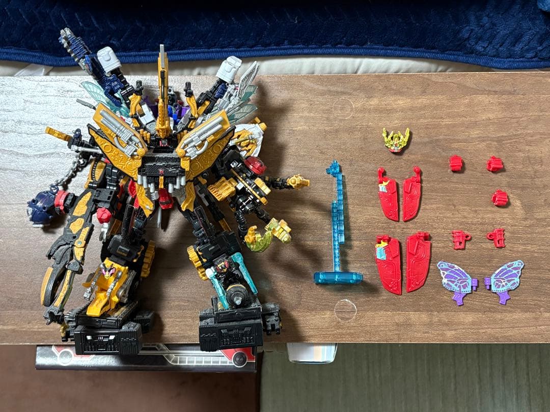 ミニプラ　王様戦隊キングオージャー　ゴッドキングオージャー