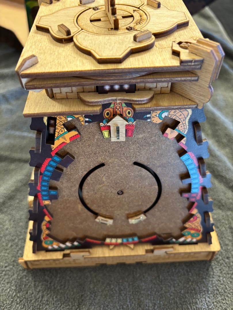 CLUE PUZZLE 太陽のピラミッド