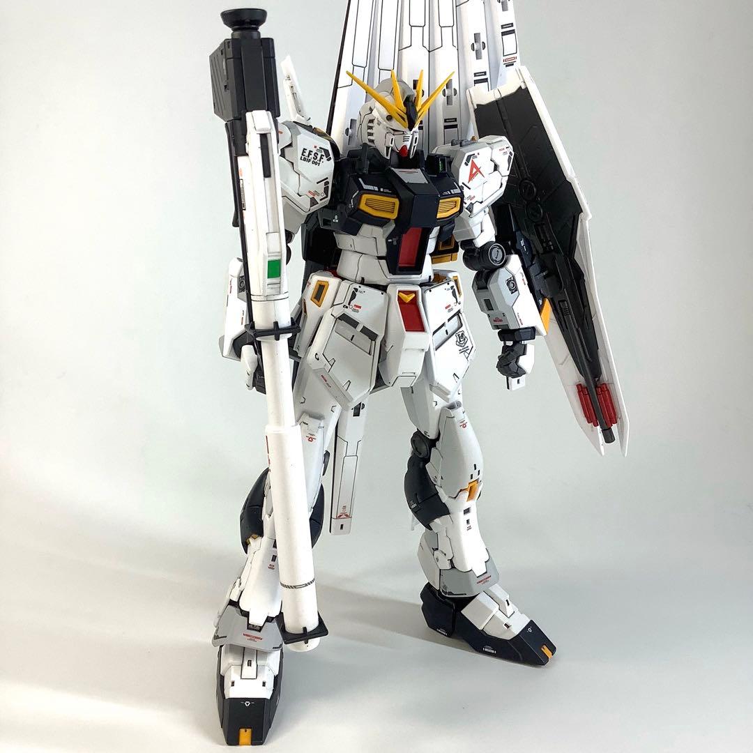 RG RX-93 νガンダム 塗装済完成品