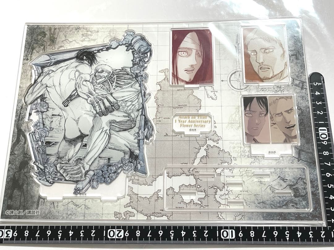 進撃の巨人 ANIQUE アクリルジオラマ　人類の戦い　エレン　ライナー