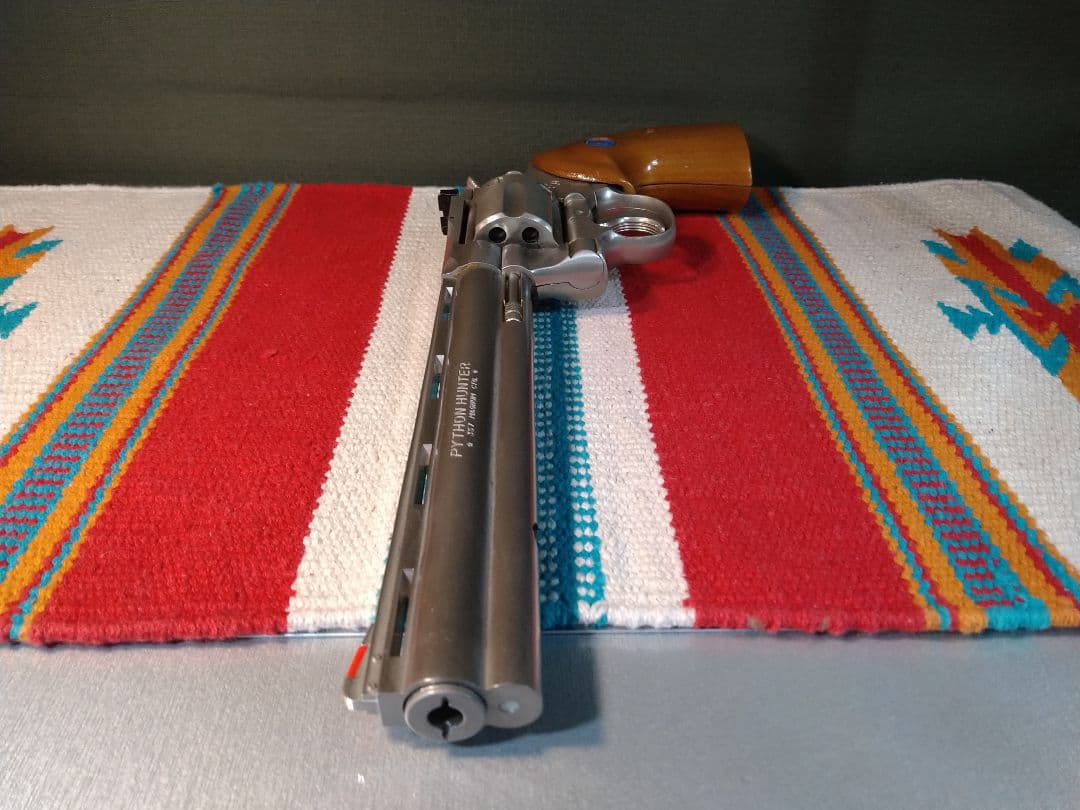 希少な美品！タナカ　コルトパイソン8インチ！銀色・木グリ付のカートレスガスガン！