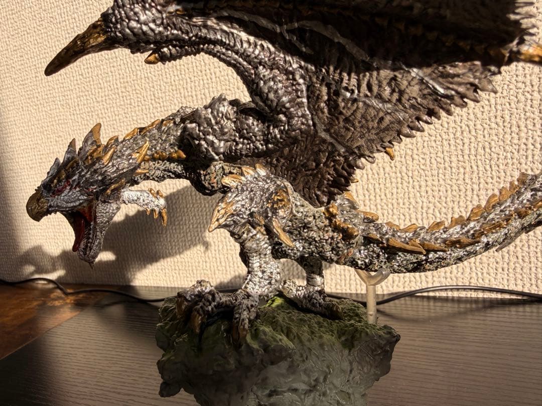 モンハン　リオレウス希少種　フィギュア クリエイターズモデル　リペイント