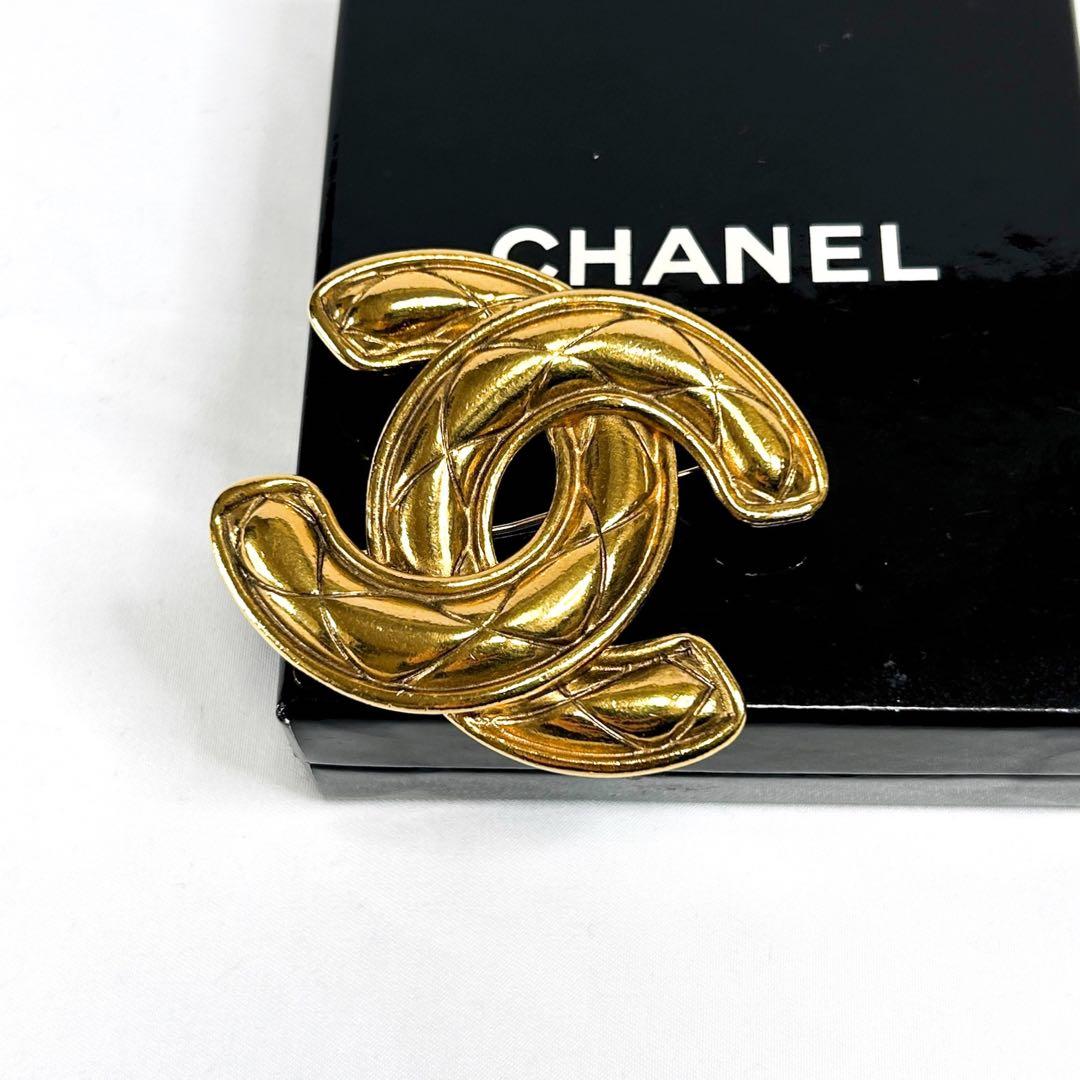 シャネル　CHANEL ブローチ　ココマーク マトラッセ　キルティング