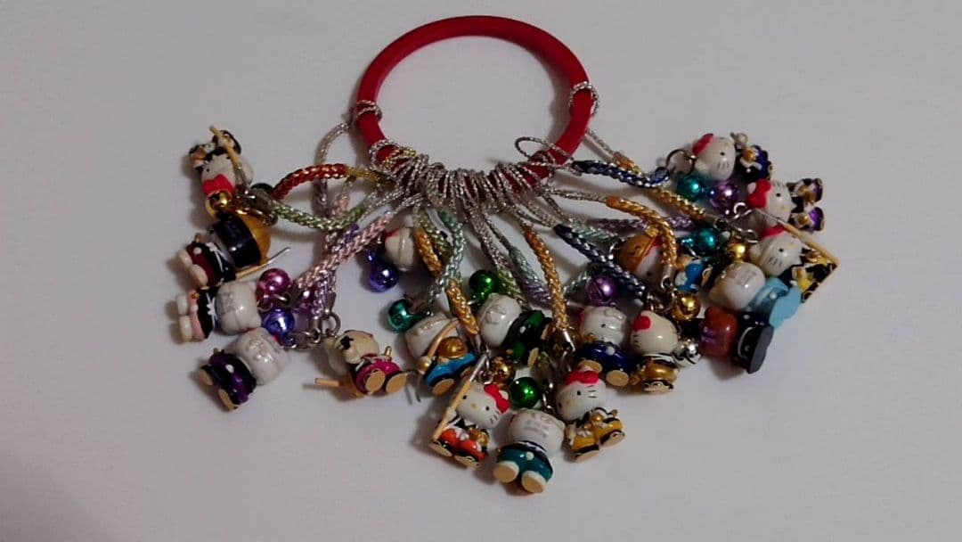 l*f様 ご当地ハローキティ ストラップ 約300個セット とても 状態は良くな