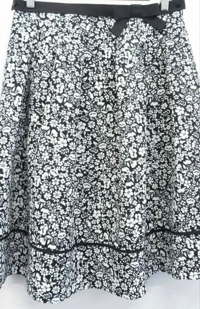 エムズグレイシー カタログ掲載　花柄スカート　ブラック　42