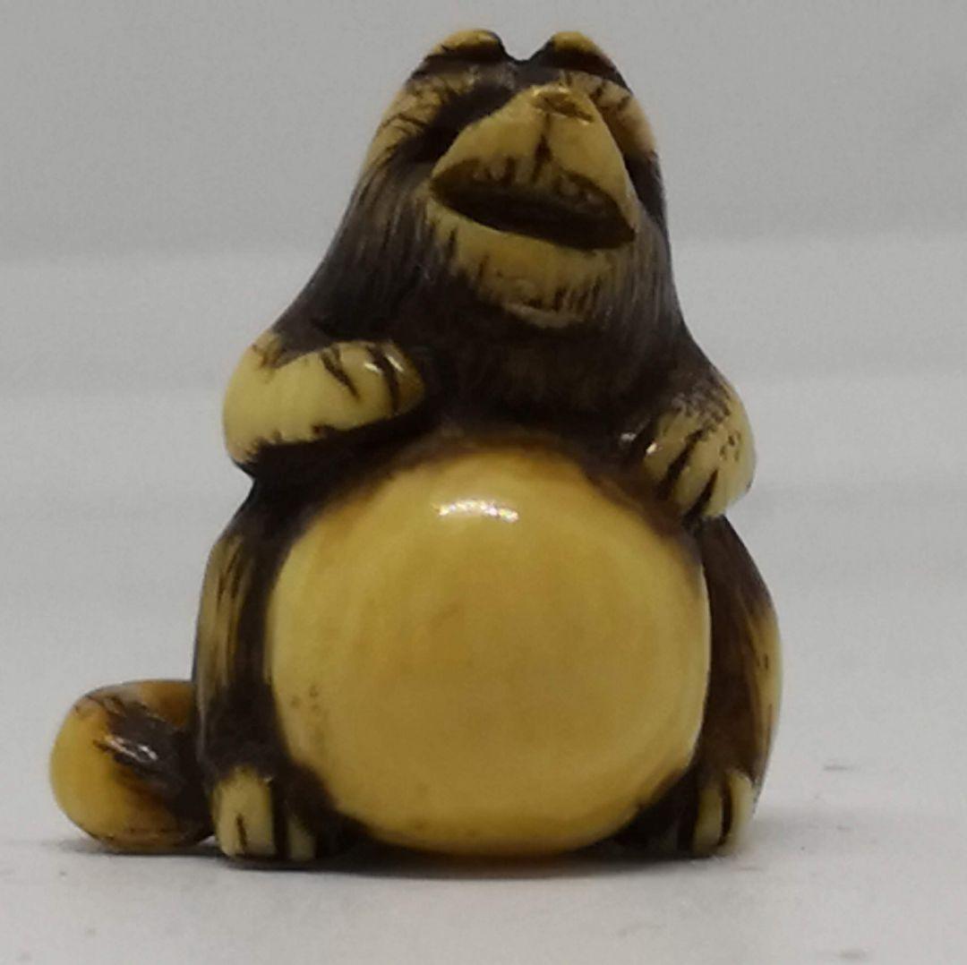 江戸時代 「たぬき 狸 」小さい 根付 織締？