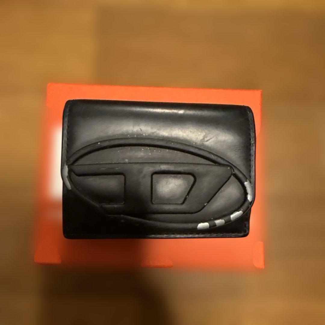 ディーゼル三つ折り財布