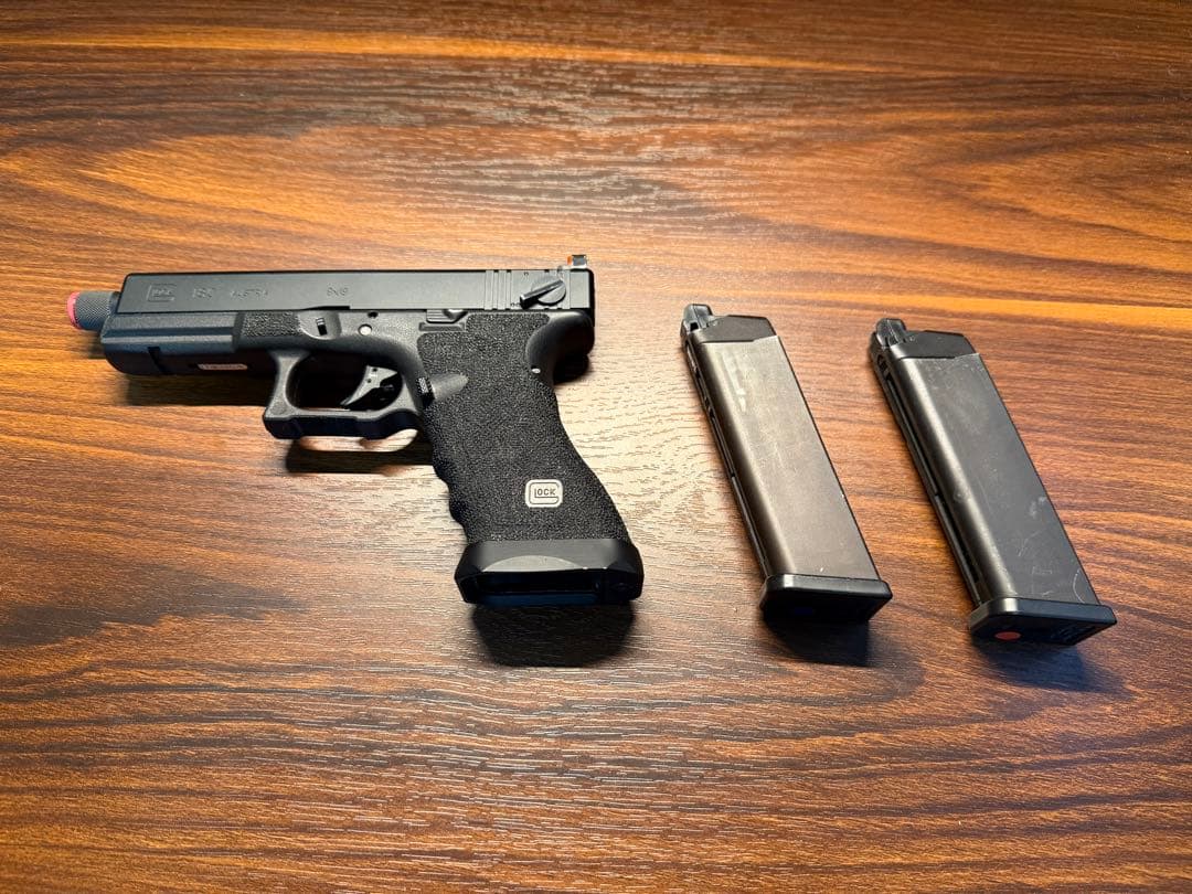 東京マルイ　グロック18c ガスガン マガジン2個　ガス缶付き