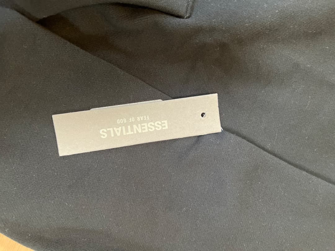 ESSENTIALS パーカー