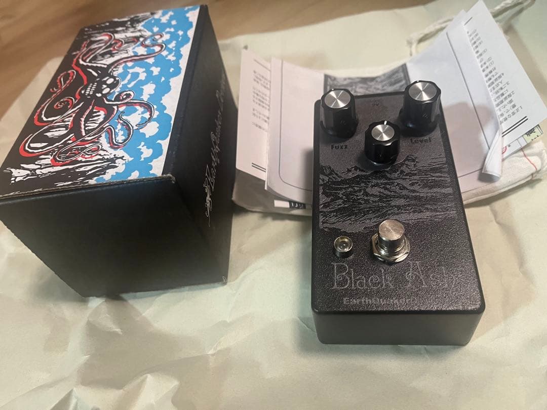 earthquaker devices black ash 限定復刻版　ファズ