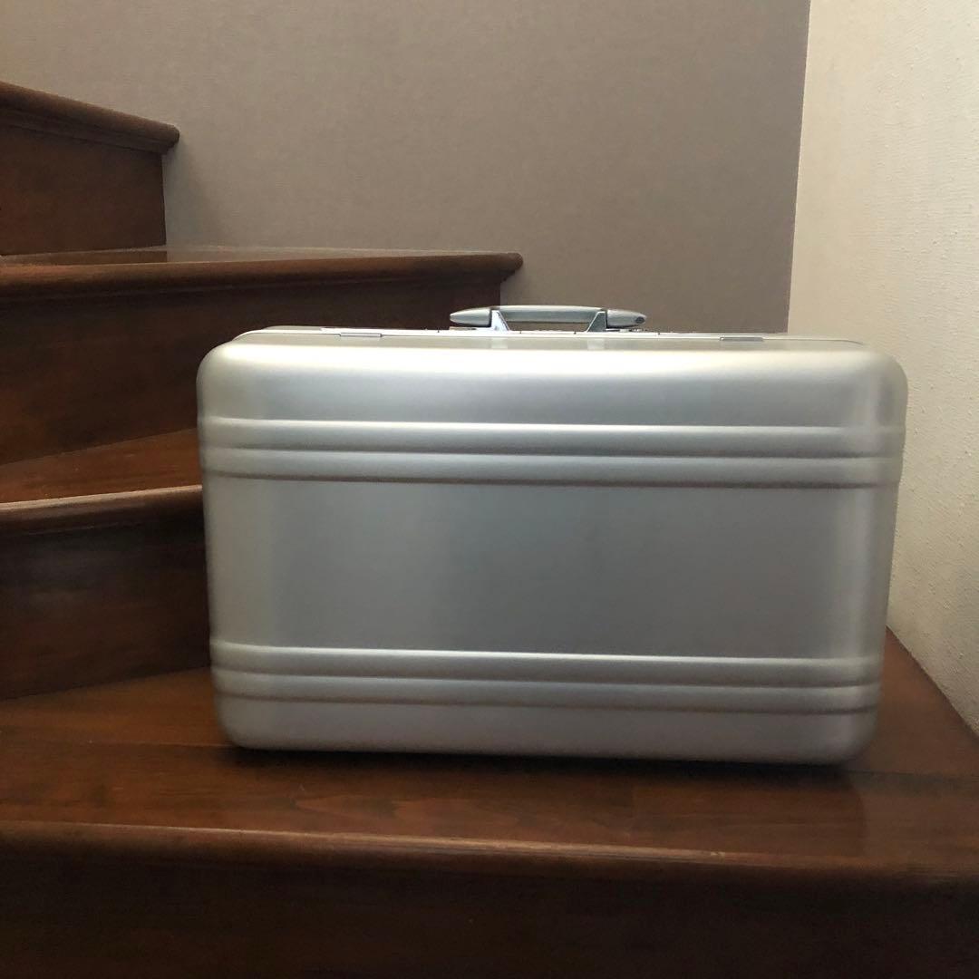 ZERO HALLIBURTON シルバー