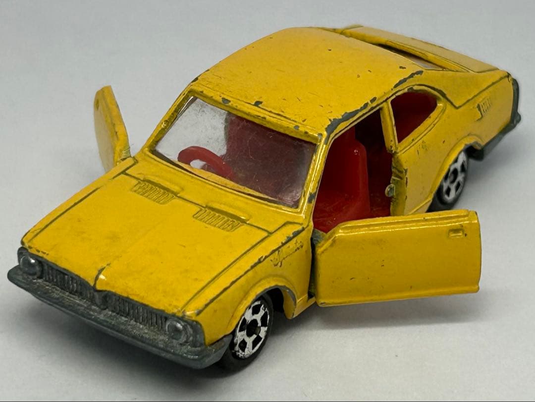 トミカ No.11 トヨタ スプリンター 1200 SL 黄 香港製 黒箱