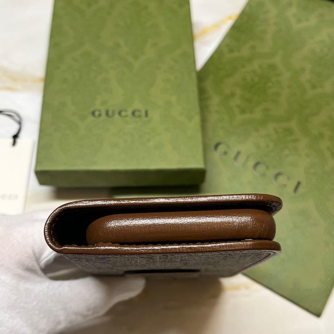 【新品未使用】GUCCI スマホケース iPhone15 手帳型　ラスト