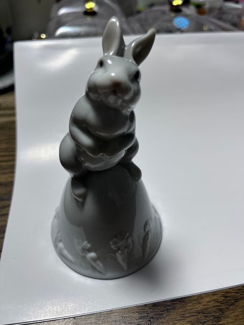 Nao ウサギの陶器置物 ベル 花彫刻付き