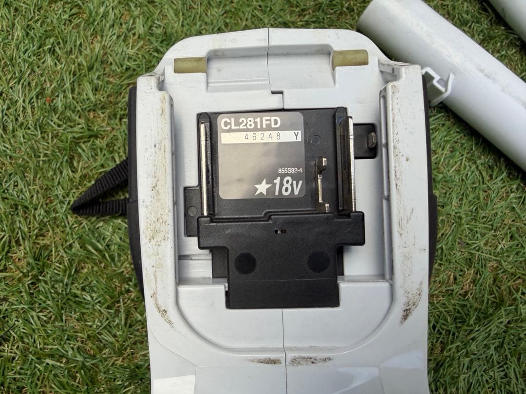 Makita CL281FD 充電式クリーナー18V