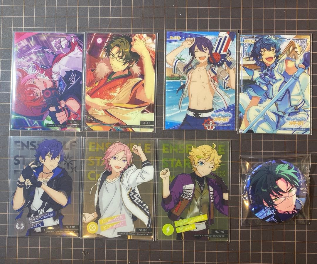 【あんスタ】まとめ売り　カード 46枚　缶バッジ １個