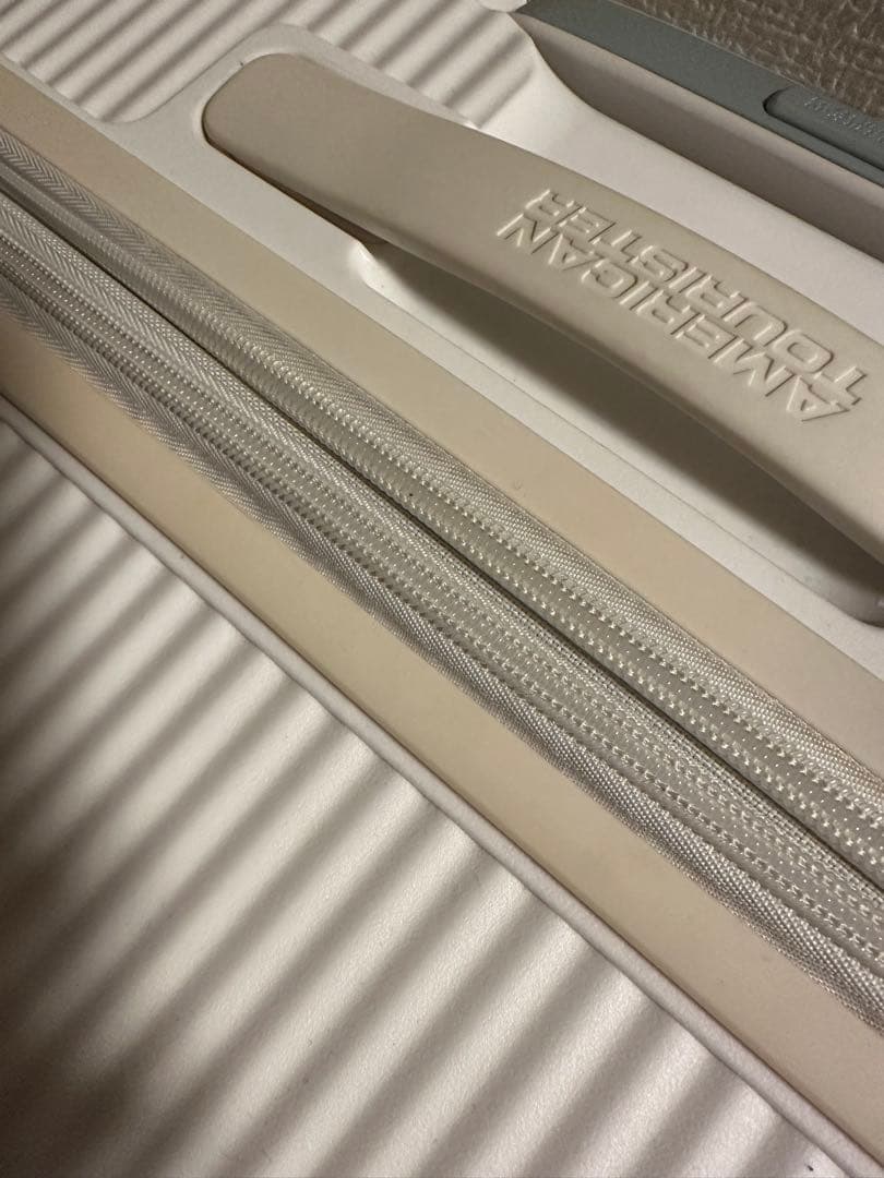 ホワイトキャリーケース アメリカンツーリスター　SOUNDBOX