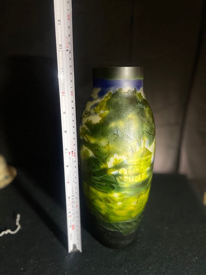 エミール　ガレ風　特大　花瓶　　被せガラス　森の中に小屋　高さ35cm